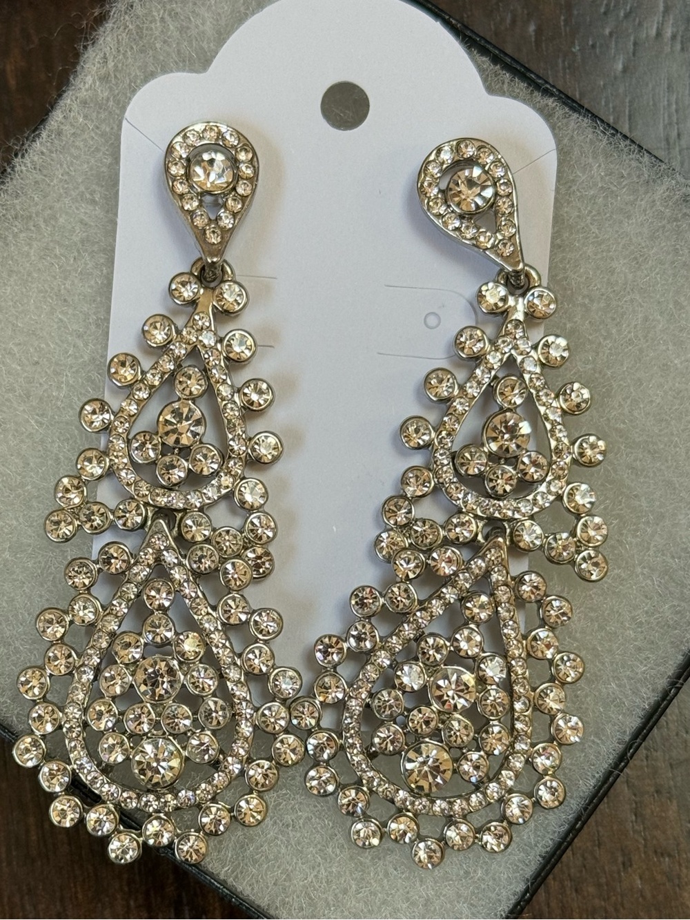 Vintage Elegant Crystal Teardrop Dangle Earrings - Unbranded - Clear/Silver
